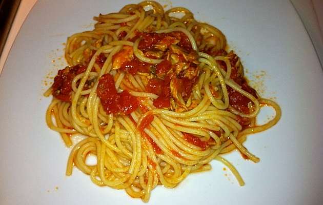 spaghetti sgombro pomodori